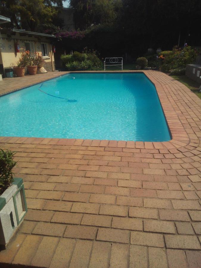 Accoustix Backpackers Hostel Johannesburg Bagian luar foto